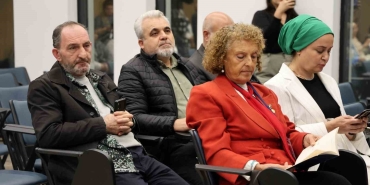 yerel-yazar-ve-sairler-fuarda-sahneye-cikti-9kir5fnw.jpg