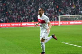 yunus-akgun-milli-formayla-3-gol-sevincini-yasadi-srr3e8Qb.jpg