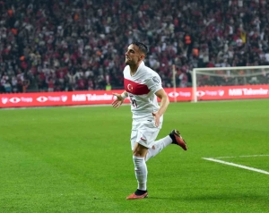 yunus-akgun-milli-formayla-3-gol-sevincini-yasadi-srr3e8Qb.jpg