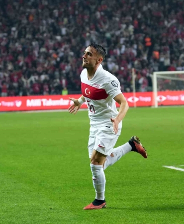 yunus-akgun-milli-formayla-3-gol-sevincini-yasadi-srr3e8Qb.jpg