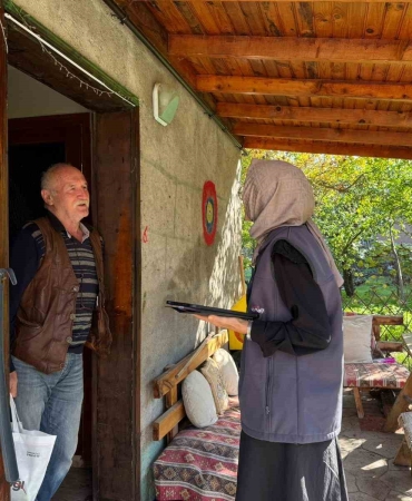 basiskelede-gonul-bagi-ekipleri-hane-ziyaretlerini-surduruyor-8AnrgAfw.jpg