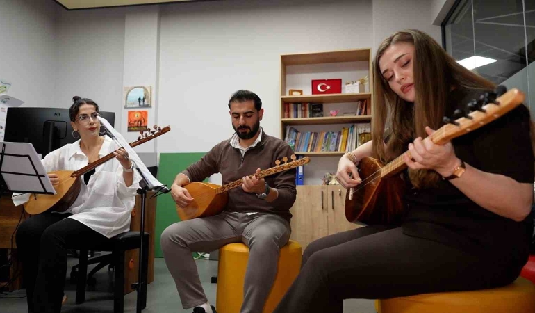 basiskelede-her-yasa-ucretsiz-baglama-egitimi-4MBW96N9.jpg