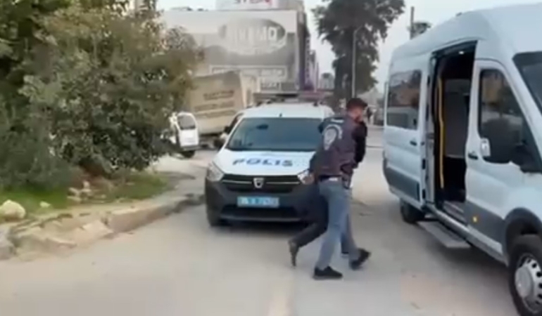 bilisim-dolandiricilarina-es-zamanli-safak-operasyonu-rUEcsUBE.jpg