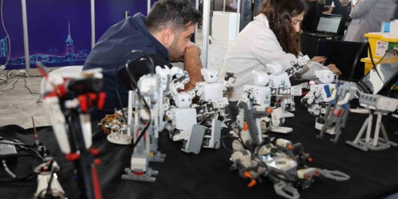 Bilişim Fuarı stantlarına 7’den 70’e yoğun ilgi