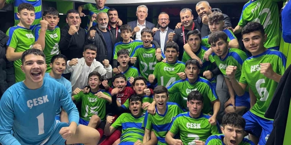 Çayırova Belediyesi Eğitim Spor Kulübü U-16 Futbol Takımı şampiyon oldu