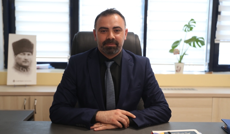 devrim-baldan-esi-belediyede-ise-basladi-yalanina-tepki-haberi-okuyup-esimle-gulduk-VxpjEZ3N.jpg