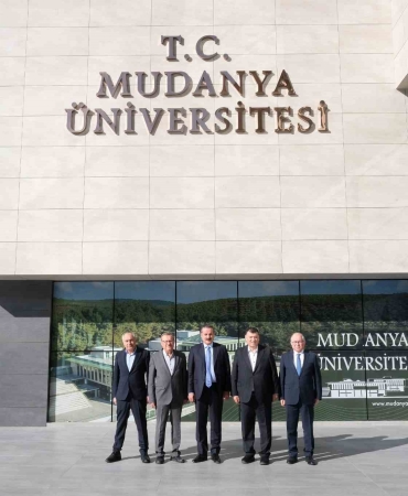 faruk-celik-mudanya-universitesinde-genclerle-bulustu-tddqSvBz.jpg