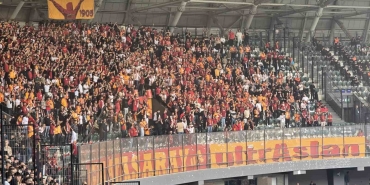 galatasaray-taraftarindan-selcuk-inan-tezahurati-eSwegyD1.jpg