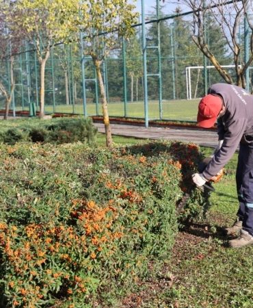 kis-turizminin-gozdesi-kartepede-park-ve-bahceler-guzellesiyor-2YYU9TCX.jpg