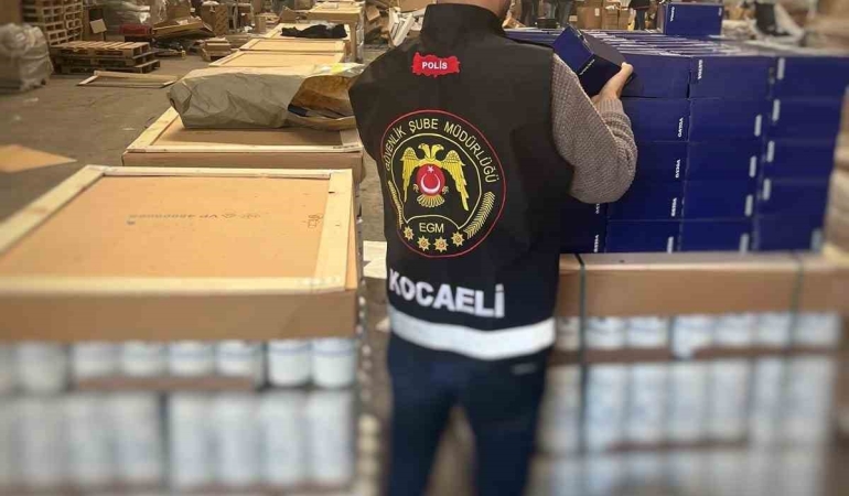 kocaelide-15-milyon-liralik-sahte-yedek-parca-ele-gecirildi-N94NA6tw.jpg