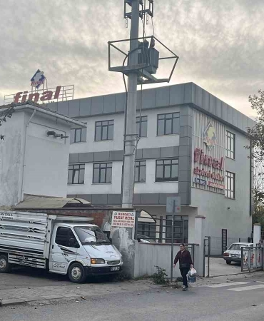 kocaelide-ozel-lisede-gida-zehirlenmesi-alarmi-14-ogrenci-hastaneye-kaldirildi-A8X7iXki.jpg