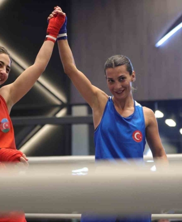 milli-boksor-aysen-taskin-riyadda-altin-madalyaya-ulasti-p5QjyTnQ.jpg