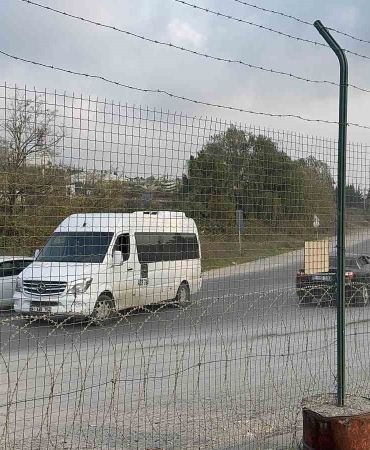 otomobil-ile-servis-carpisti-1-yarali-xgayQctd.jpg