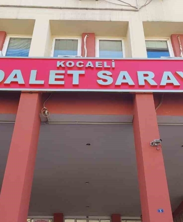 park-kavgasinda-komsusunu-falcatayla-yaralamisti-tahliye-edildi-NscPiELC.jpg