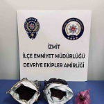 polisin-suphe-uzerine-durdurdugu-sahislarin-uzerinden-uyusturucu-cikti-jXKAdMe4.jpg