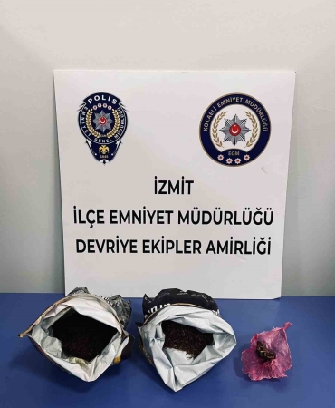 polisin-suphe-uzerine-durdurdugu-sahislarin-uzerinden-uyusturucu-cikti-jXKAdMe4.jpg