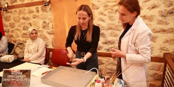 Tarihi mekanda “ebru” etkinliği