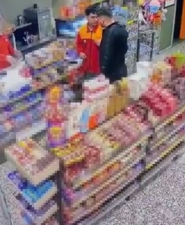 akaryakit-istasyonunda-calisan-genci-darbeden-alkollu-musteri-gozaltina-alindi-FWKjDL9e.jpg
