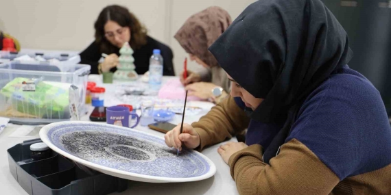 Başiskele’de kadınlar geleneksel sanatları öğreniyor
