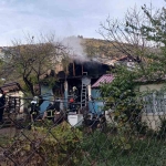 cakmagi-doldururken-hem-kendini-hem-de-evi-yakti-UsH8XpXA.jpg