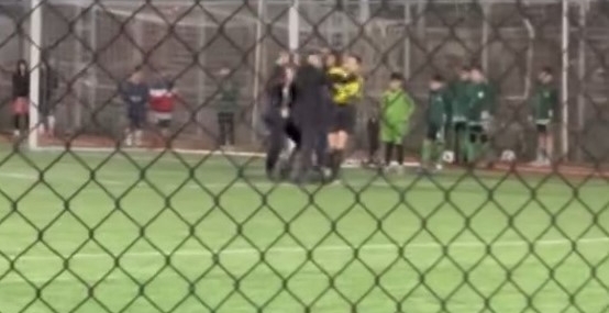 Çocukların maçında kadın hakeme şiddet