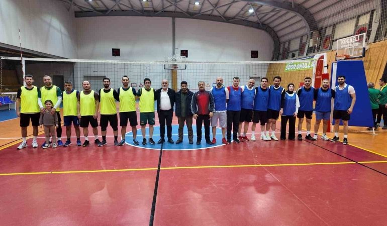 daricada-kurumlar-arasi-voleybol-turnuvasi-heyecani-basladi-nqkEsmc7.jpg
