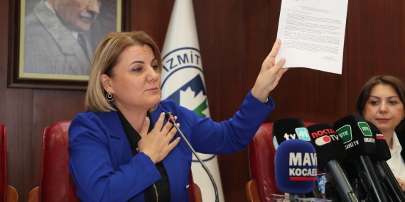 Fatma Başkan protokolü kürsüde gösterdi:  “BARINAKLA İLGİLİ TEK BİR CÜMLE YOK!”