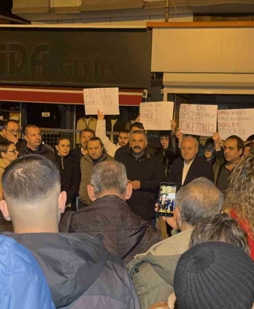 gebzede-yikilan-binanin-cevresindeki-vatandaslar-raporlarin-sonucunu-bekliyor-tqPd2tLg.jpg