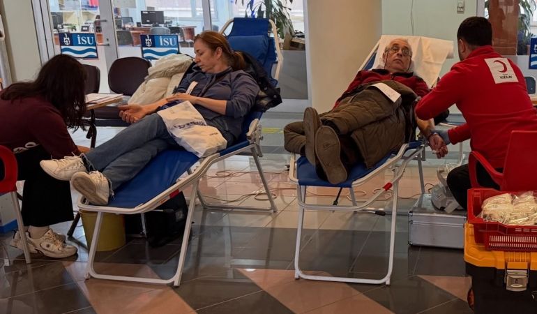 golcukte-kan-bagisi-etkinligi-2UXnJbMW.jpg