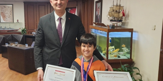 İlkokul öğrencisi, matematik olimpiyatlarında 3 altın madalya kazandı