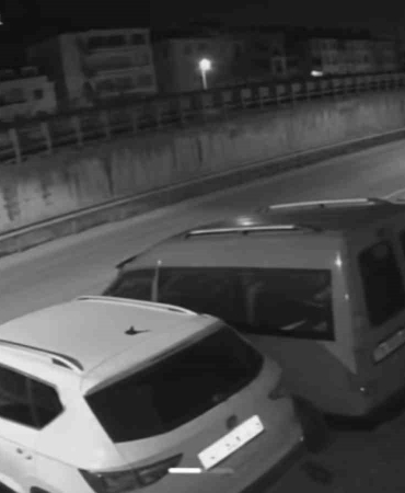 iterek-caldiklari-otomobile-kontak-ararken-yakalandilar-bGdIae6V.jpg