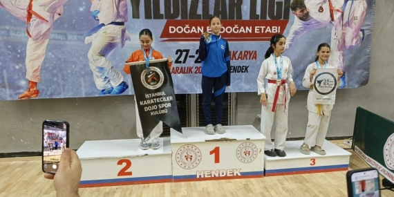 Kartepe Belediyespor karatecileri Sakarya’dan 9 madalyayla döndü
