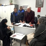 kartepede-zabita-ekiplerinin-buldugu-cuzdan-sahibine-teslim-edildi-WIIF76Lb.jpg