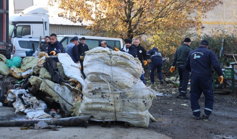 kartepedeki-sanayi-bolgesinden-125-ton-atik-toplandi-uJc3vc4q.jpg