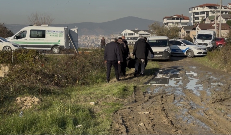 kiz-arkadasi-tarafindan-caliliklarin-arasinda-olu-bulundu-jyfqhLng.jpg