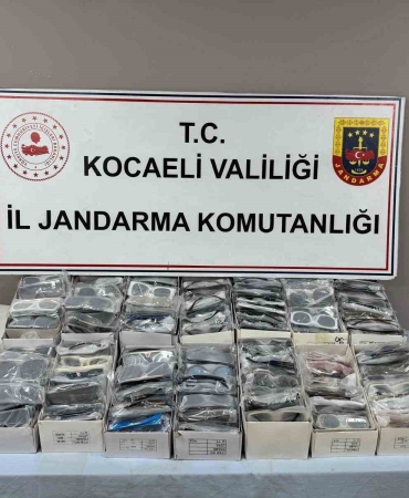 kocaelide-26-milyon-tllik-kacak-gozluk-ve-tutun-operasyonu-DkVB1pWX.jpg