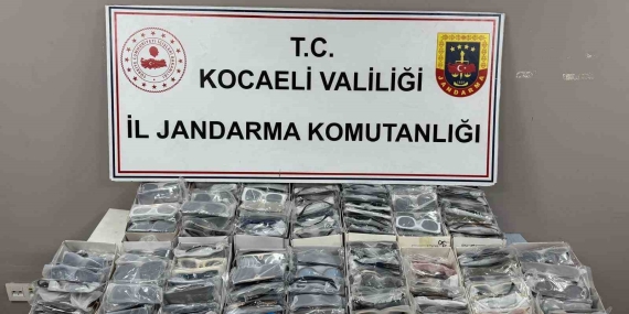 Kocaeli’de 2,6 milyon TL’lik kaçak gözlük ve tütün operasyonu