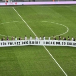 kocaelispor-erzurumspor-macinda-takimlar-sahaya-filistin-pankartiyla-cikti-7KD8bDD7.jpg