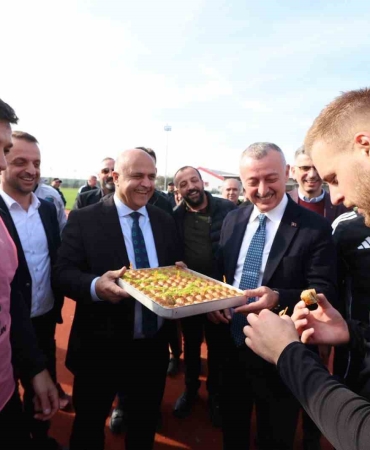 kocaelispora-kasimpasa-maci-oncesi-baklavali-moral-77MW9xVJ.jpg