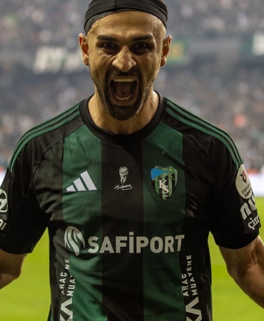 kocaelisporlu-taraftarlardan-serdar-dursuna-derbi-tepkisi-guIGKfle.jpg