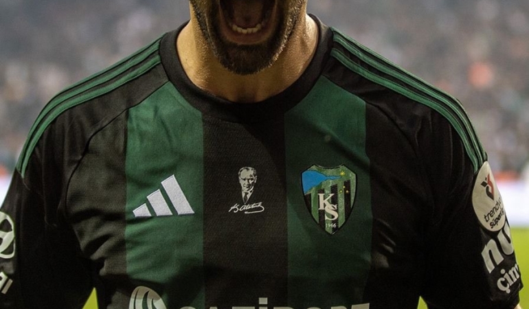 kocaelisporlu-taraftarlardan-serdar-dursuna-derbi-tepkisi-guIGKfle.jpg