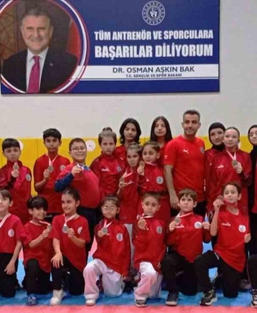 korfezin-genc-ve-minik-karatecileri-23-madalya-aldi-17DWVyNU.jpg