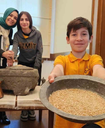 minik-eller-tas-degirmende-bugday-oguttu-zeytin-kurdu-kb2ZGplh.jpg