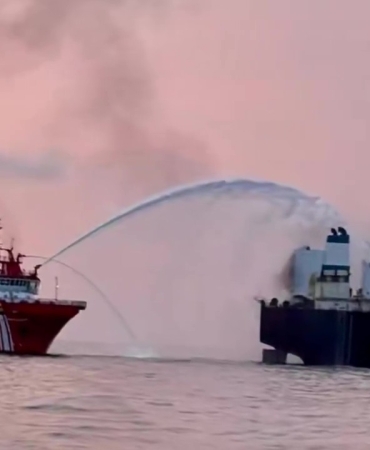 vali-aktas-kefken-aciklarinda-vurulan-tanker-uluslararasi-olcekte-basarili-bir-operasyon-gerceklesti-QBbQZUML.jpg