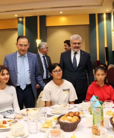 yalovada-ozel-egitim-ailesi-kahvaltida-bulustu-17PpeYNY.jpg