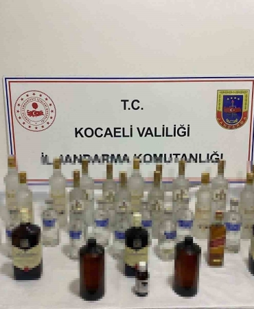yilbasi-oncesi-kacakcilara-darbe-milyonluk-sahte-alkol-ve-urun-ele-gecirildi-lcSZELTm.jpg