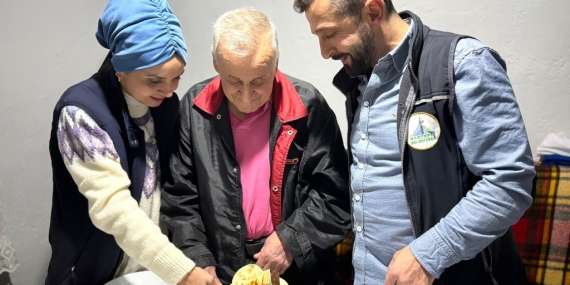 Kartepe’de “Alo Evlat” ekipleri yaşlıları yalnız bırakmadı